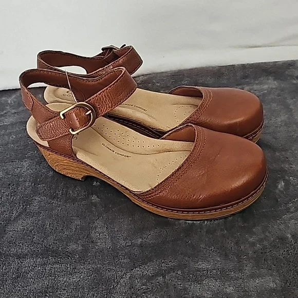 Women's Brown Leather Ankle Strap Sandals - Picture 2 of 9